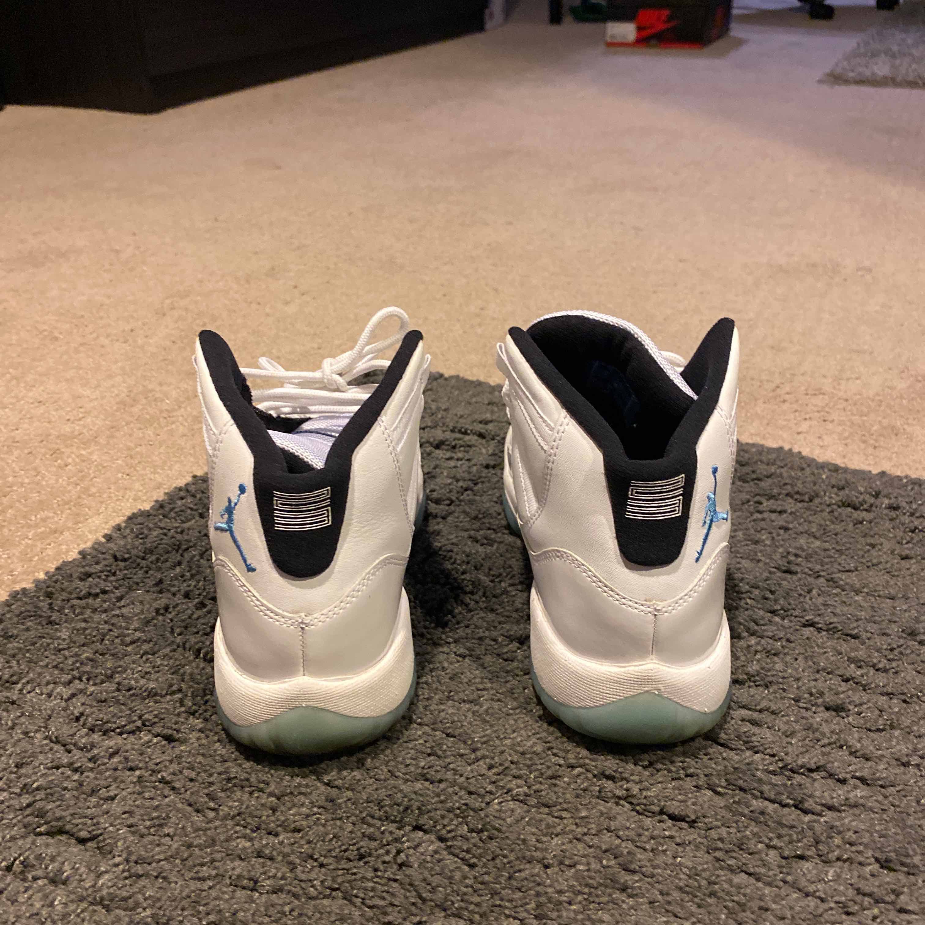 legend blue 11 low goat