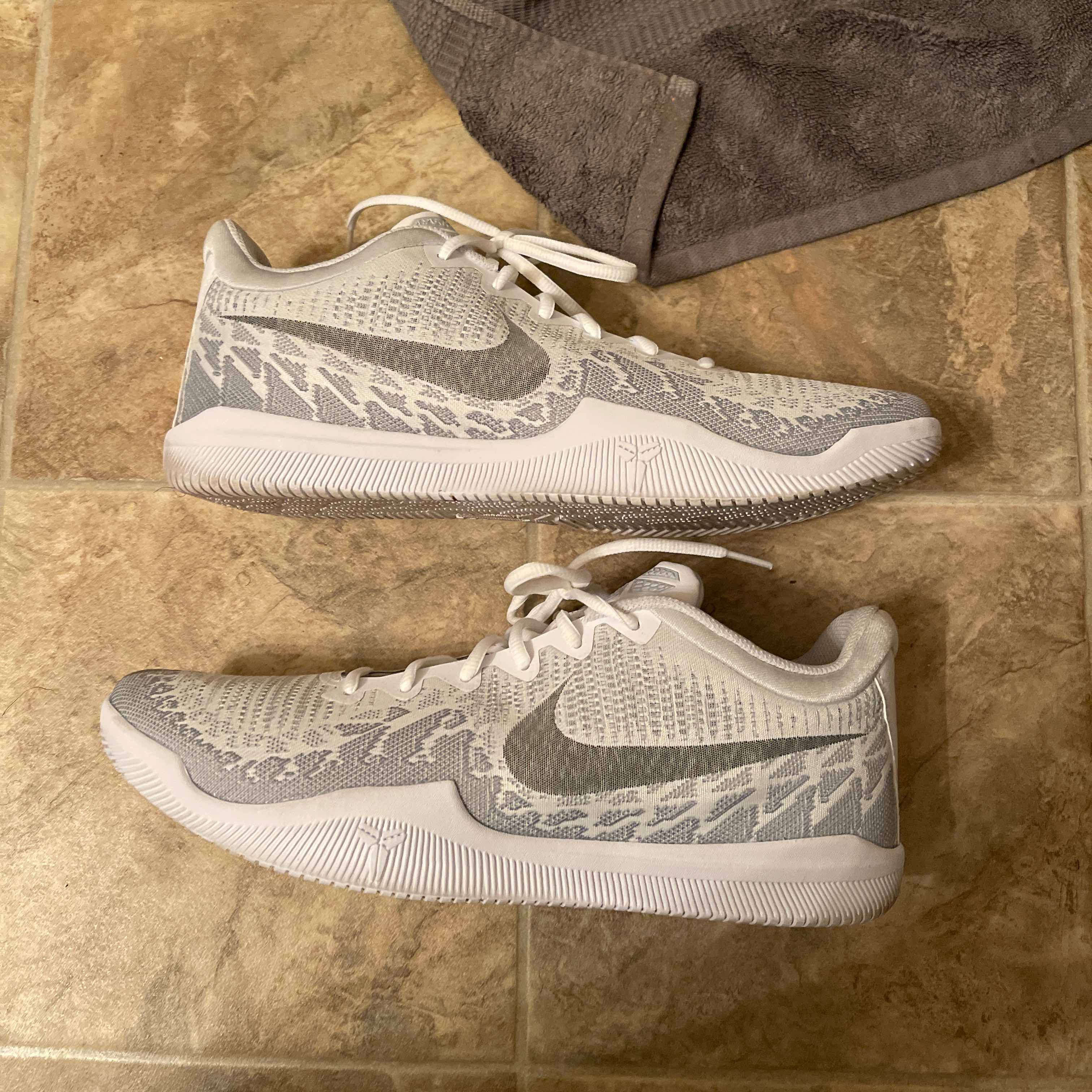 nike mamba rage pure platinum