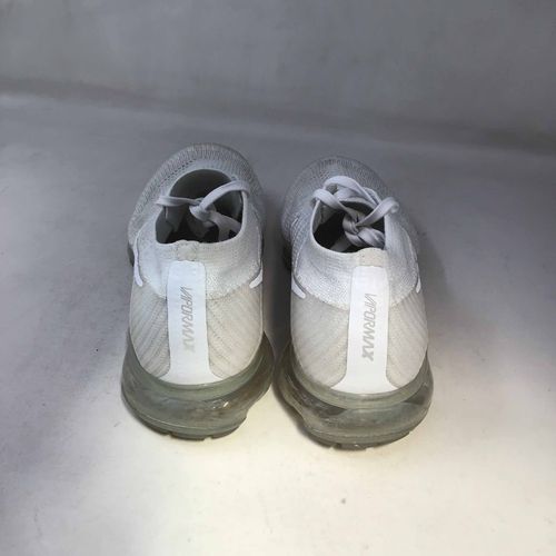 vapormax white christmas