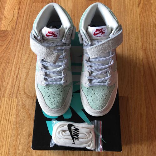 dunk mid white widow