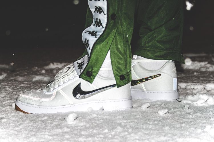 travis scott af1 on feet