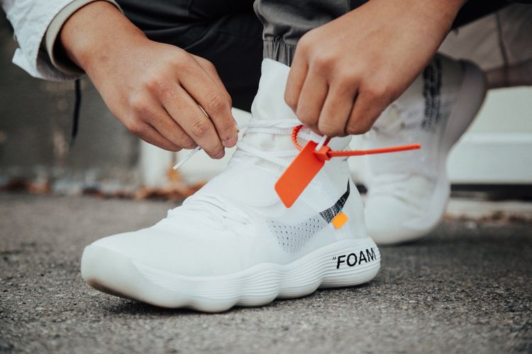 hyperdunk off white on feet