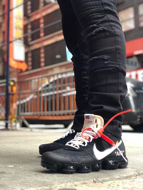 vapormax off white on feet