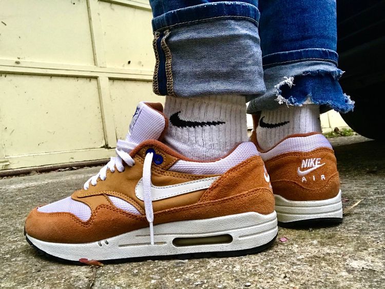 air max 1 curry on feet