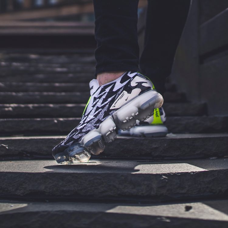 nike air vapormax moc 2 acronym light bone