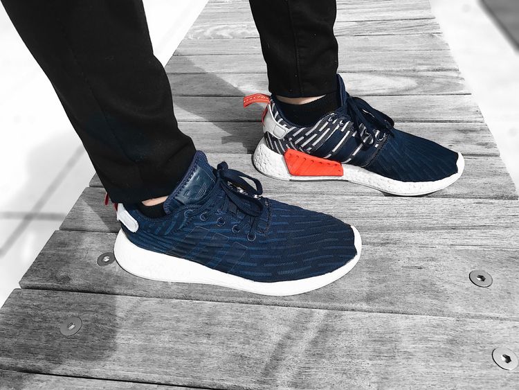 nmd r2 collegiate navy