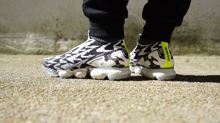 Men's ACRONYM x Nike Air VaporMax Moc 2 Light Bone/Black-Volt AQ0996-001