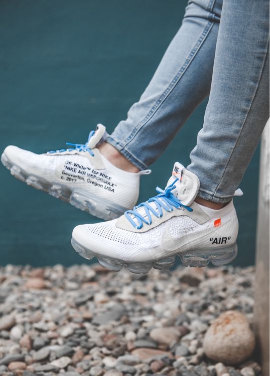 vapormax off white black on feet