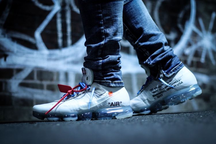 vapormax off white on feet