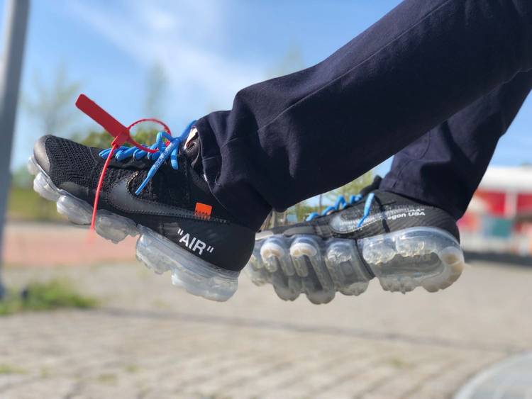 vapormax off white on feet