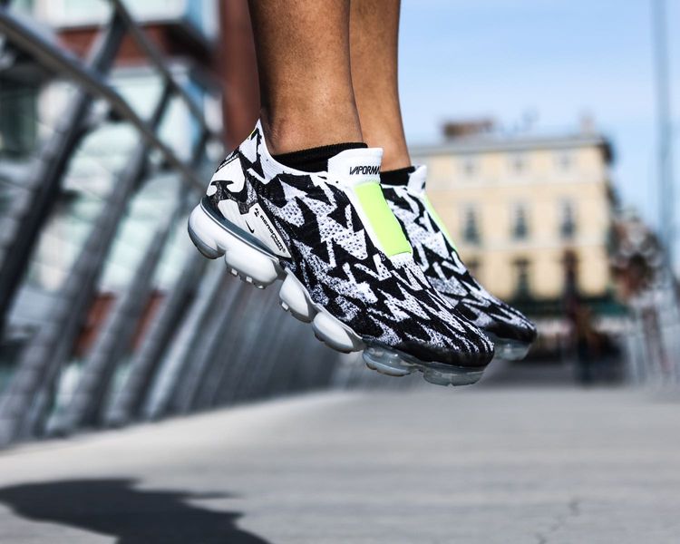 nike air vapormax moc 2 acronym light bone