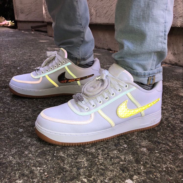 travis af1 on feet