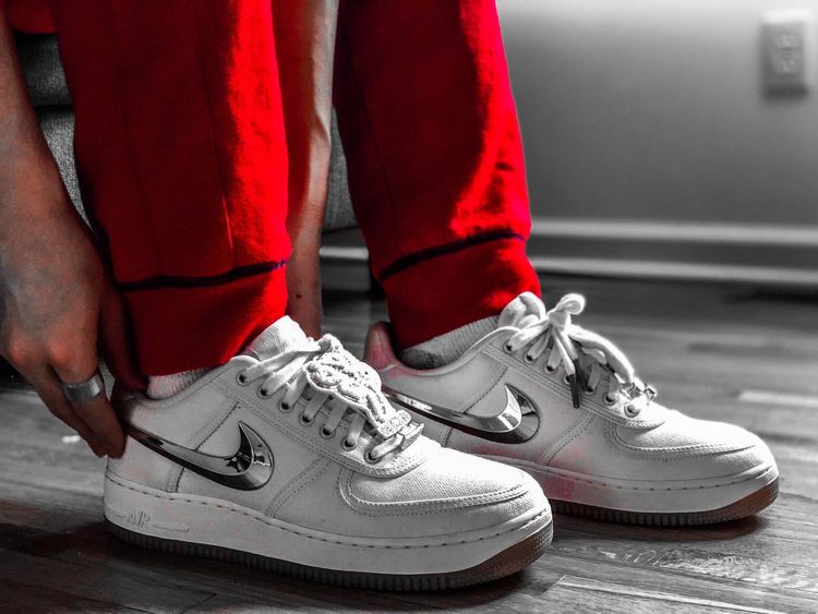 travis af1 on feet