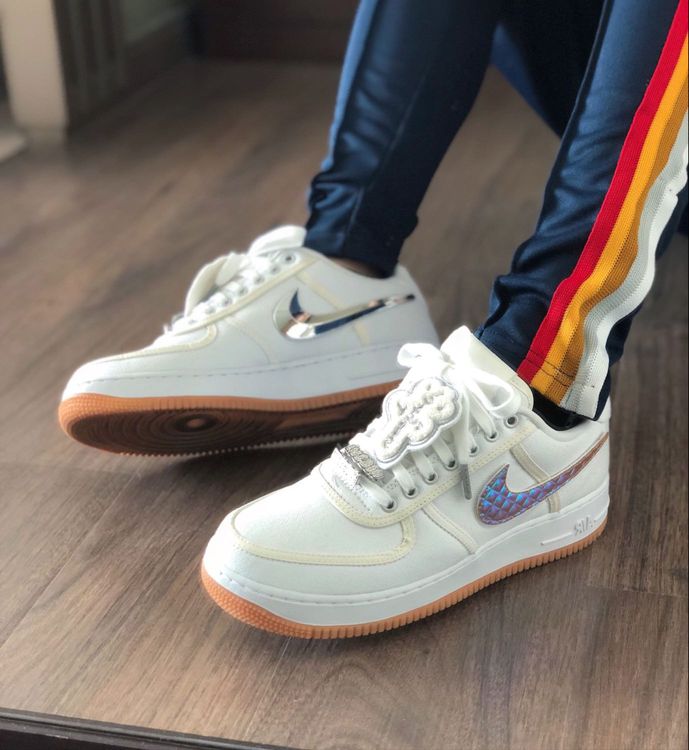 travis af1 on feet