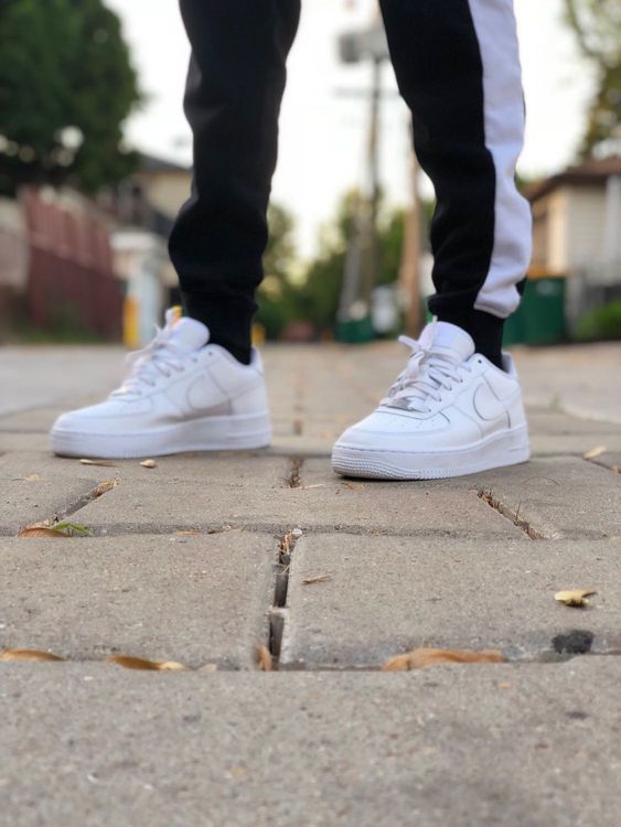 air force white on feet
