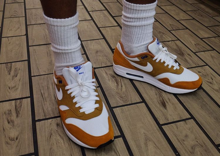 air max 1 curry on feet
