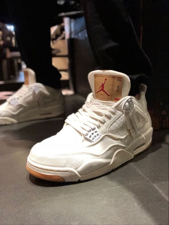 Jordan 4 levis white on feet on sale