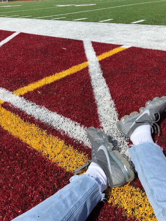 vapormax asphalt on feet