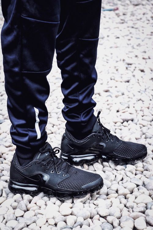 nike air vapormax cs triple black