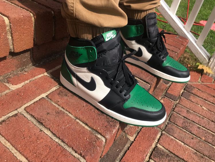 jordan 1 pine green on feet