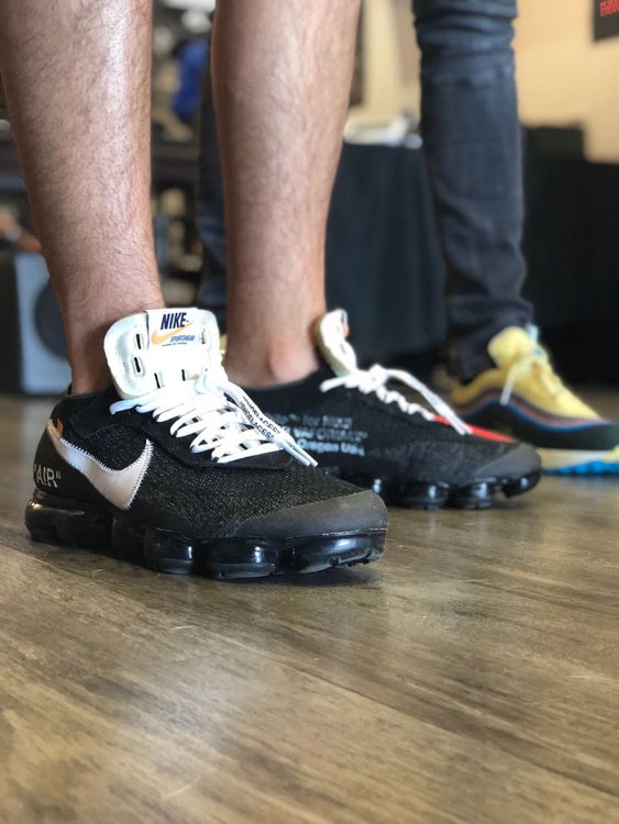 vapormax off white on feet