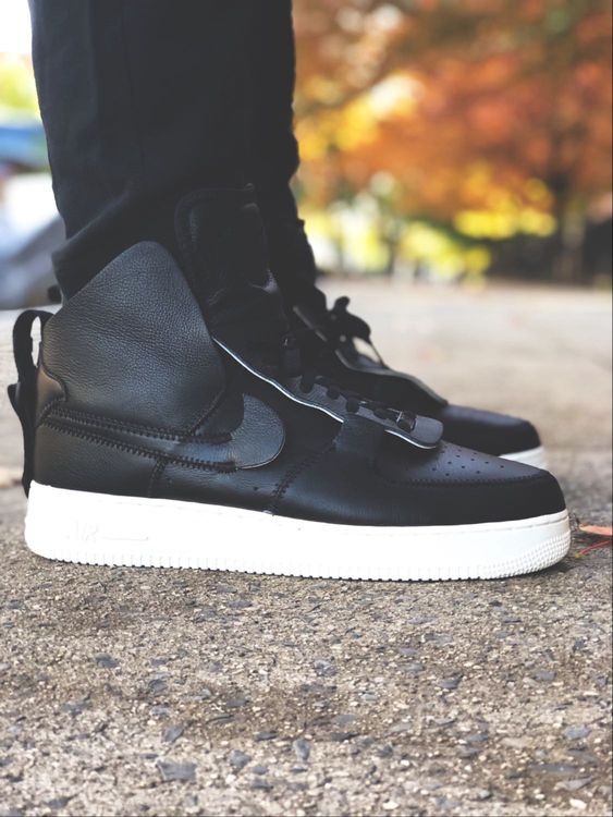 air force 1 high black on feet