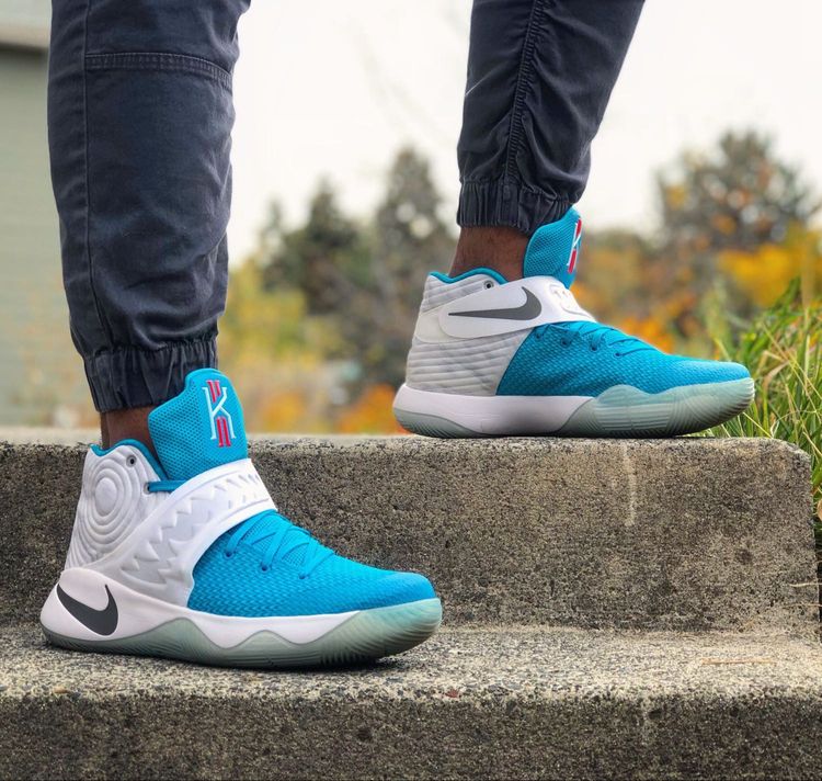kyrie 2 xmas