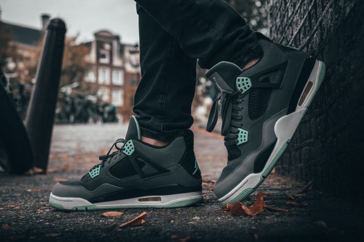 glow jordan 4