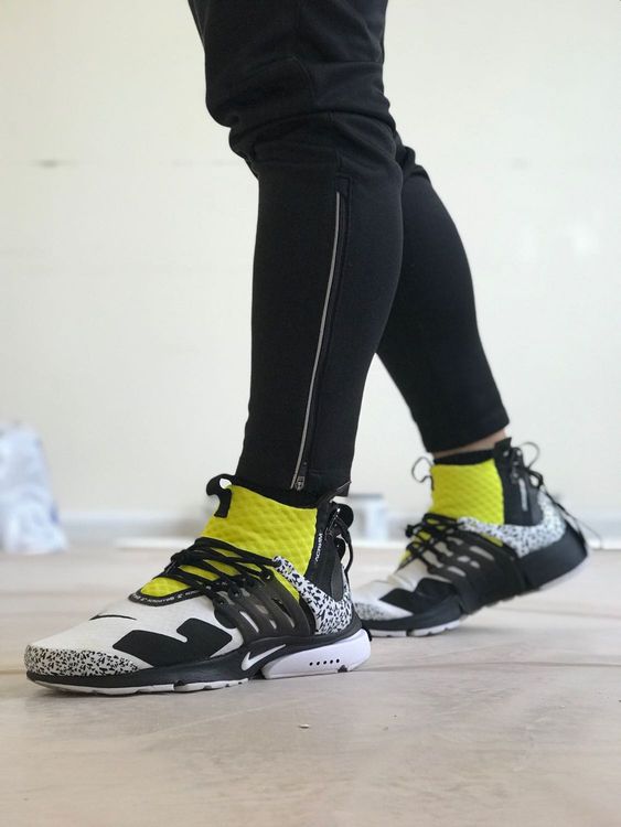 air presto mid acronym dynamic yellow on feet