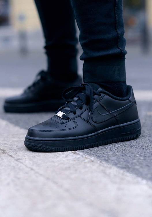 black af1 low on feet