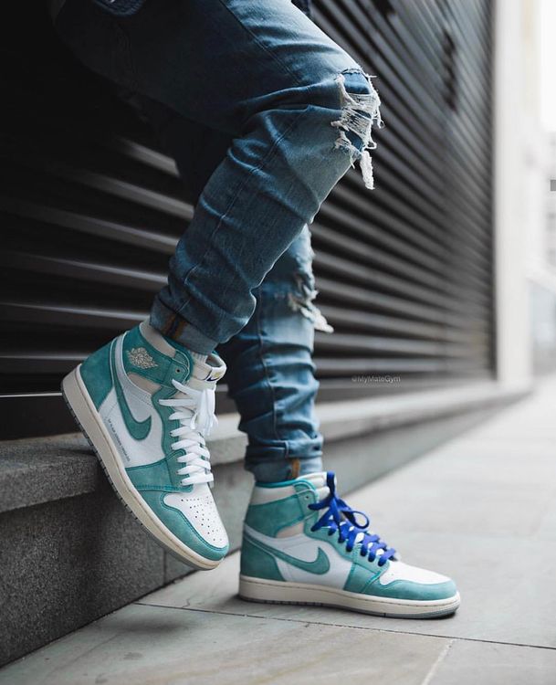 aj1 turbo green on feet