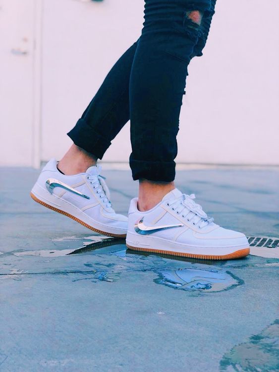 travis af1 on feet