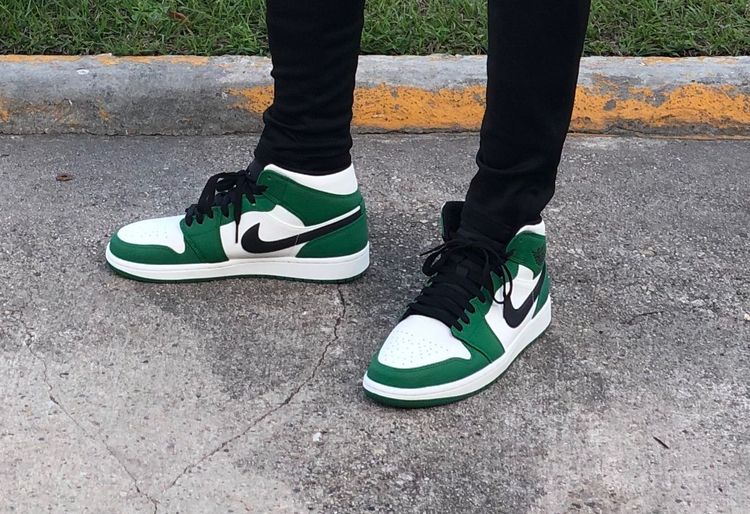 pine green jordan 1 on feet