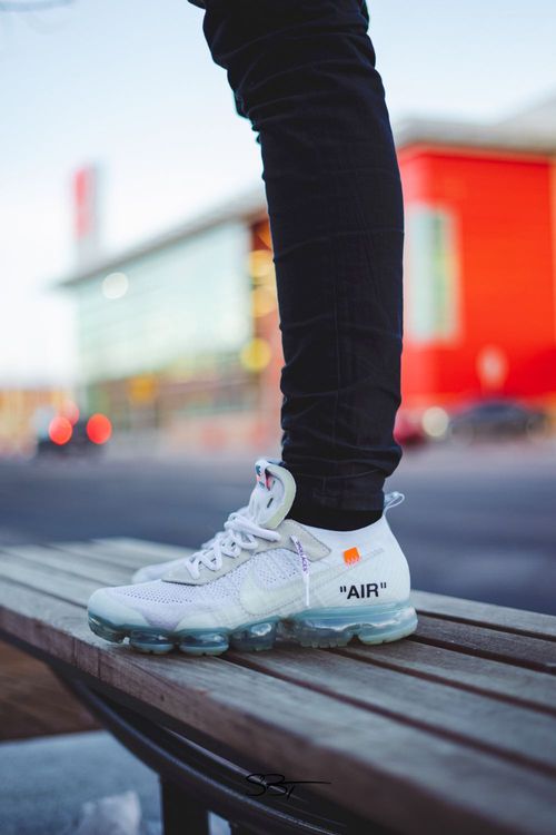 vapormax off white on feet