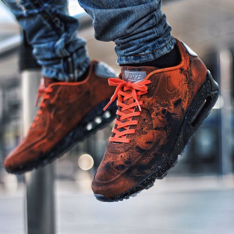 air max 90 mars landing on feet