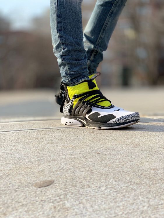 air presto mid acronym dynamic yellow on feet
