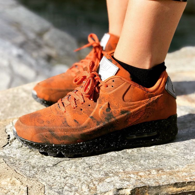 air max 90 mars landing on feet