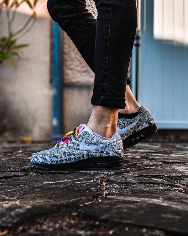 air max 1 tokyo maze on feet