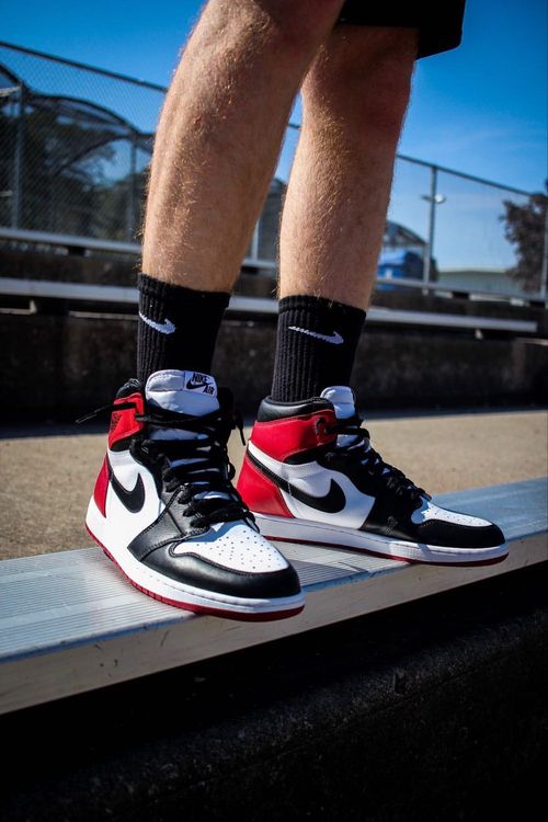 air jordan retro 1 high black toe