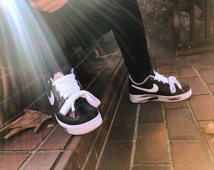 paranoise on feet