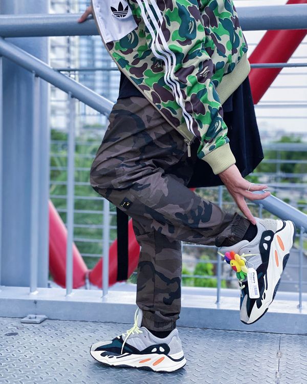 yeezy wave runner 700 on feet