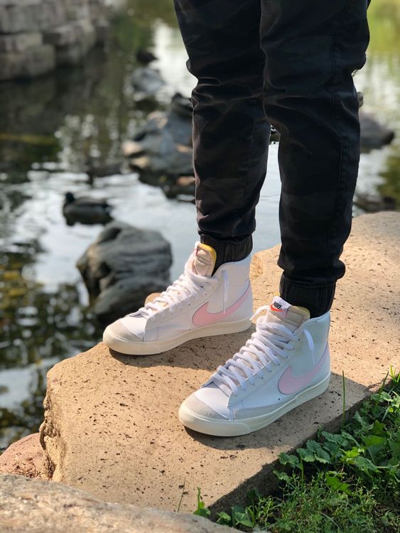 pink blazers 77