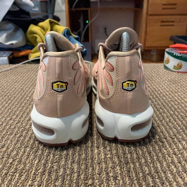 nike air max plus lux dusty peach