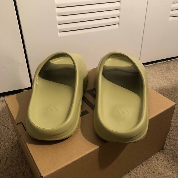 yeezy slides tan