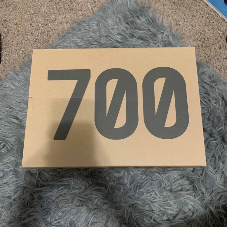 yeezy 700 vanta goat