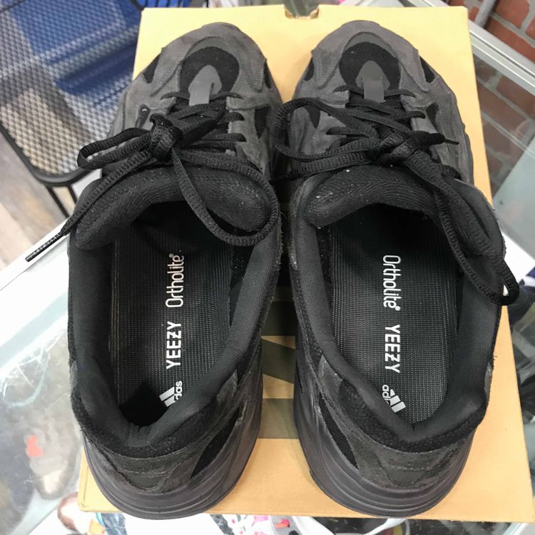yeezy 700 vanta goat