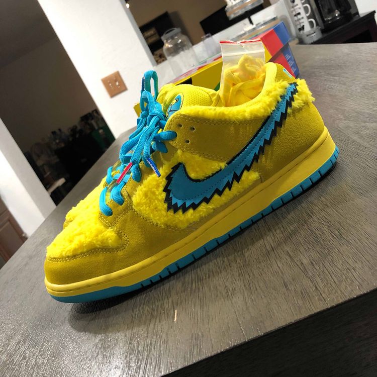 grateful dead yellow bear nike