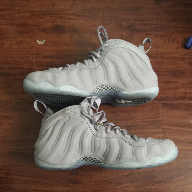 black and wolf grey foamposite