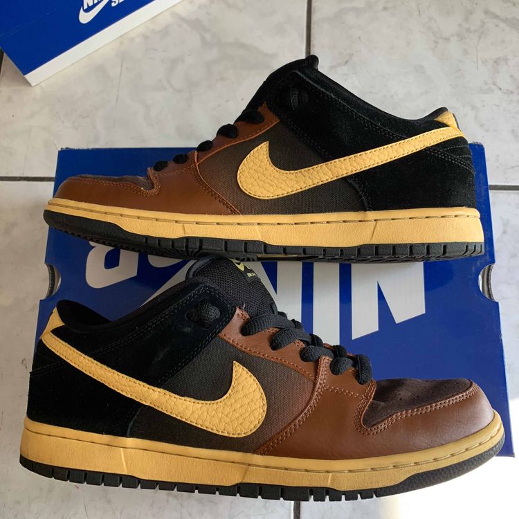 black and tan nike boots
