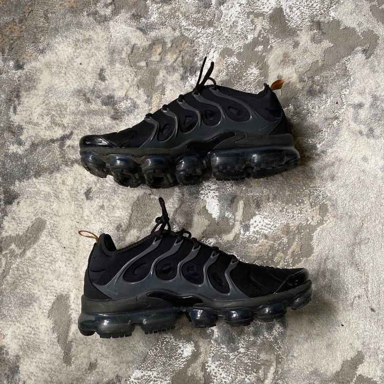 nike vapormax plus gold